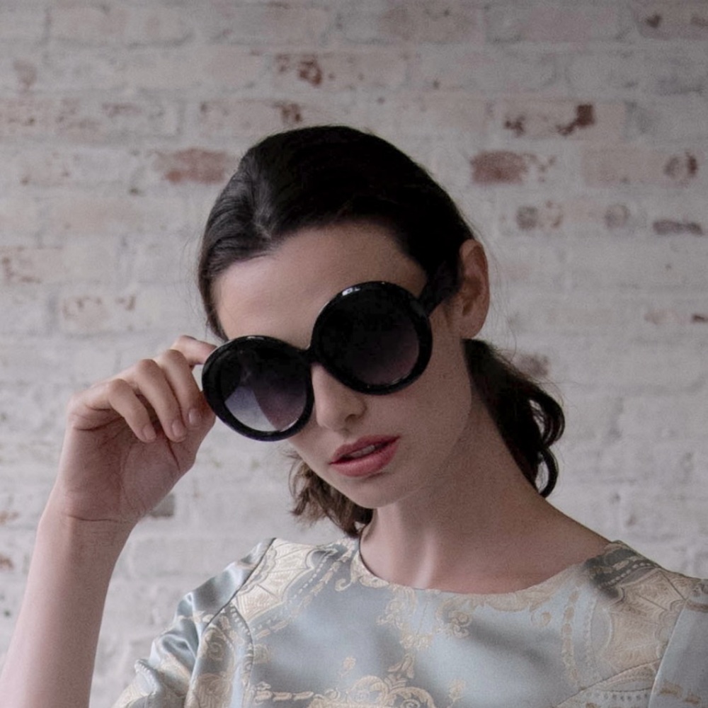 “The Jackie O”round Black Oversized Sunglasses.fashion on trend